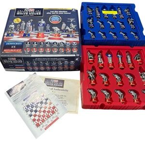 2020 Battle for the White House Chess Set